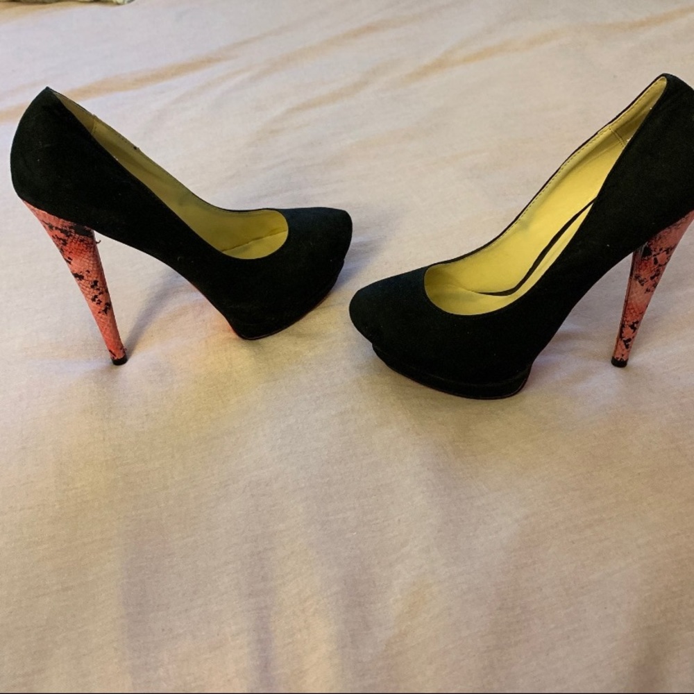 Black pumps/ heels size 7
